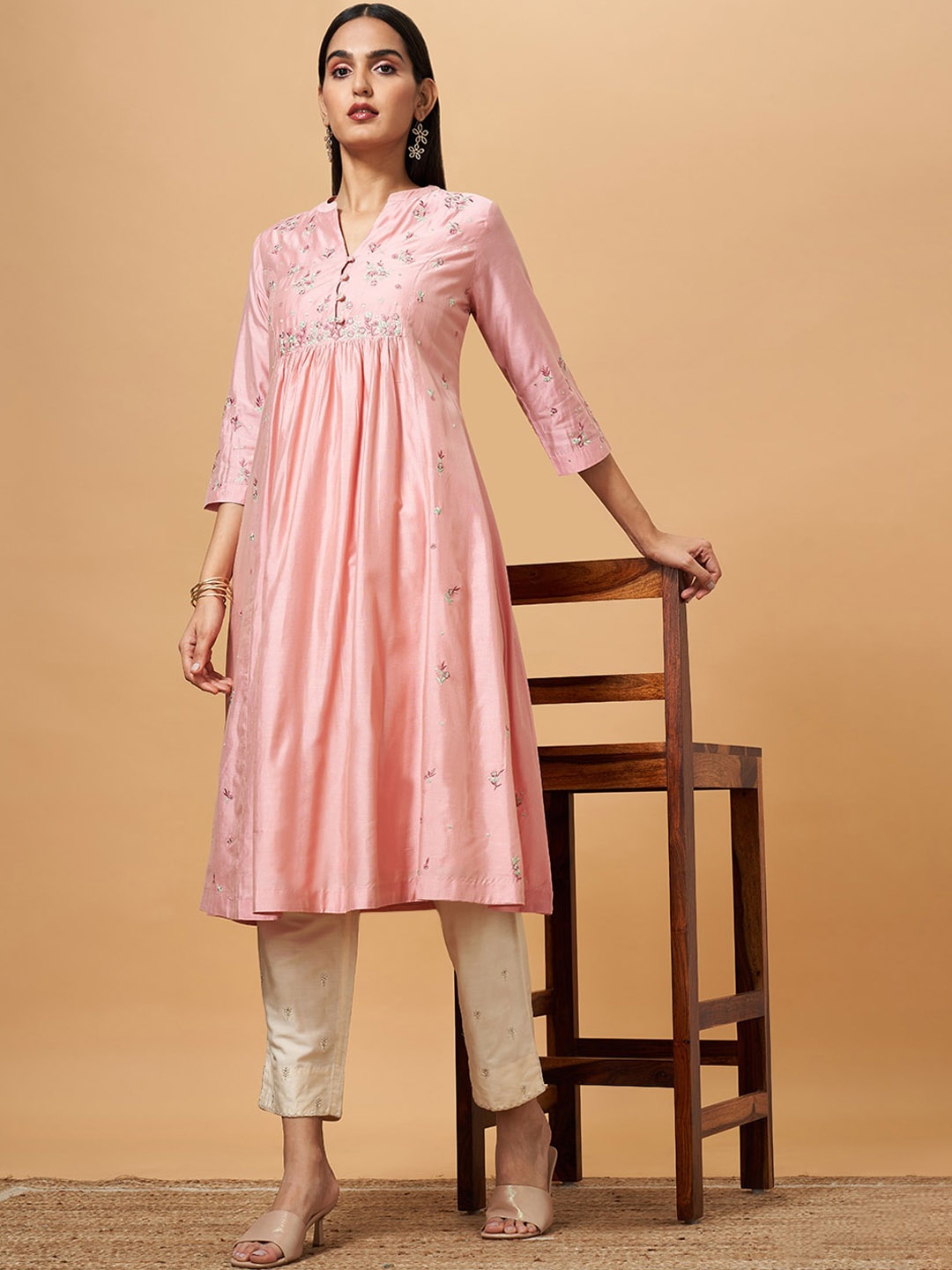 

Marigold Lane Ethnic Motifs Embroidered Flared Sleeves Gotta Patti Kurta, Pink