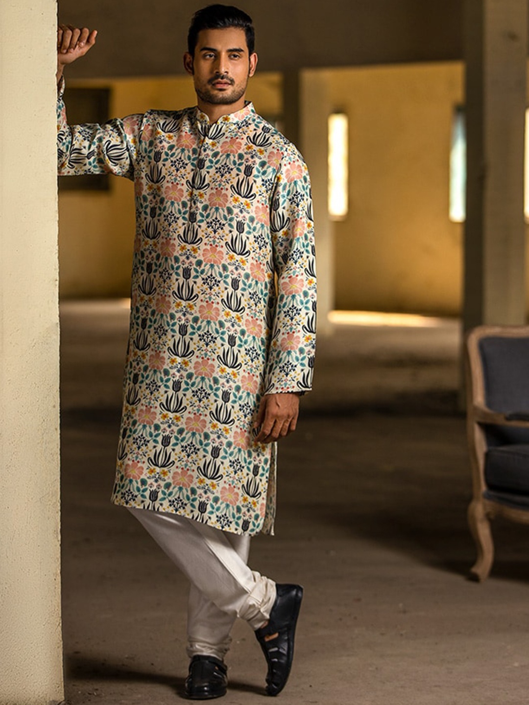 

PS MEN BY PAYAL SINGHAL Floral Printed Regular Pure Silk Kurta With Churidar, Cream