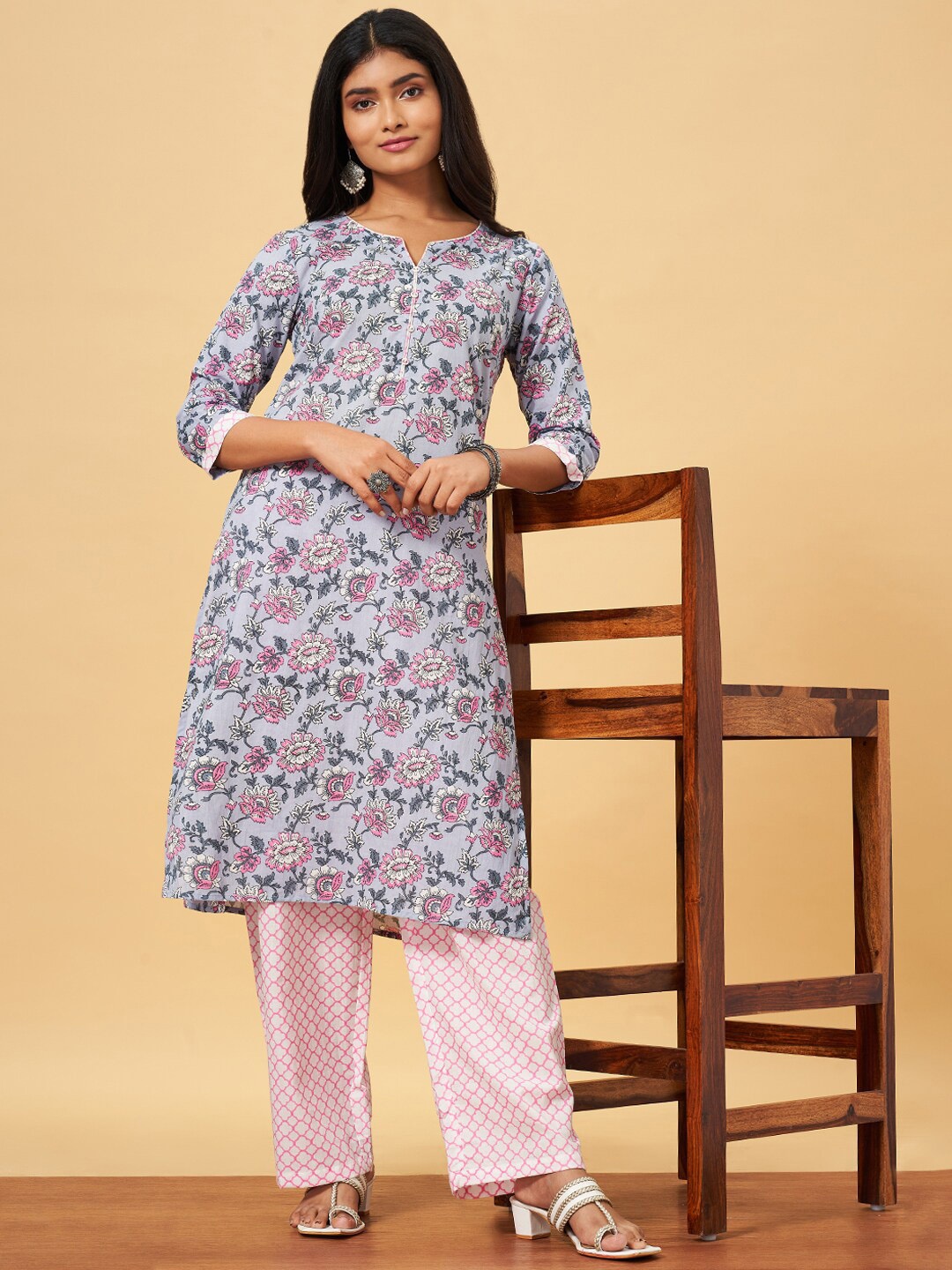 

YU by Pantaloons Floral Printed Regular Pure Cotton Kurta with Trousers, Grey