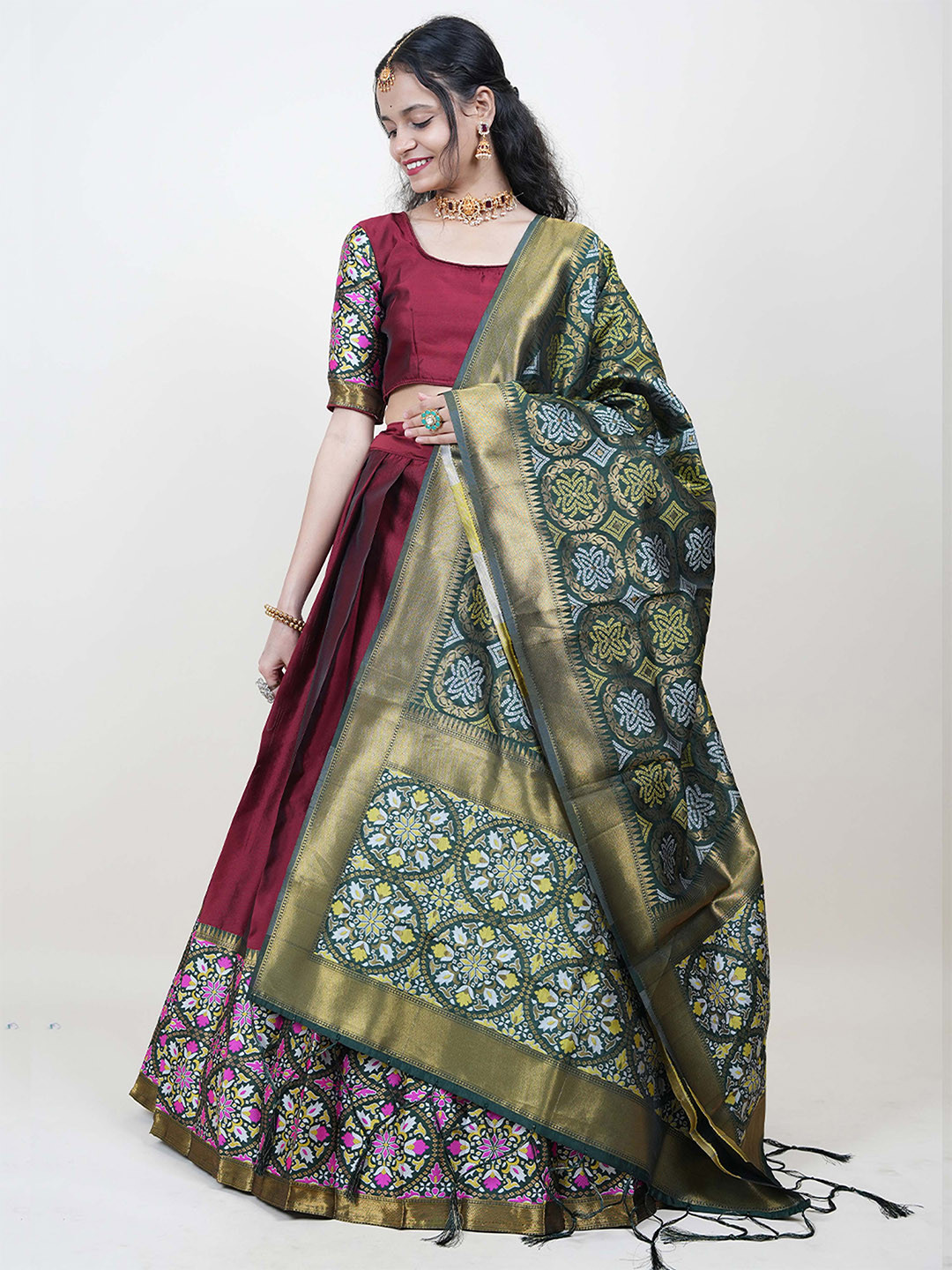 

Fabcartz Woven Design Semi-Stitched Lehenga & Unstitched Blouse With Dupatta, Maroon