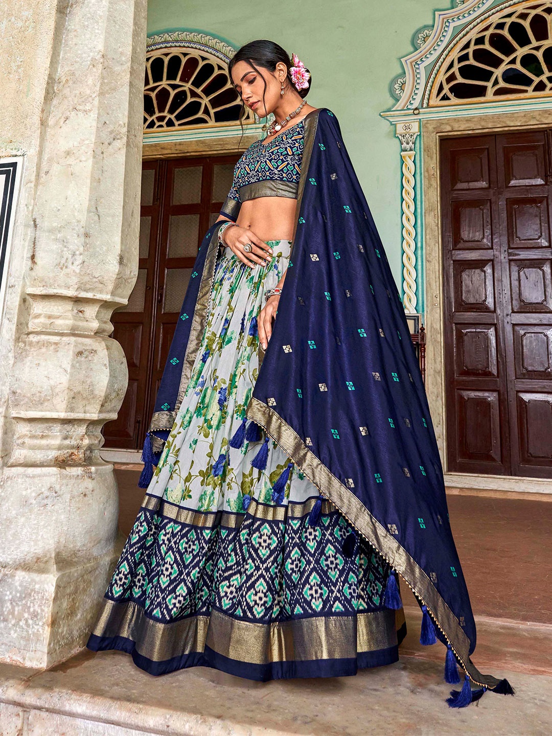 

LOOKNBOOK ART Printed Semi-Stitched Lehenga & Unstitched Blouse With Dupatta, Navy blue