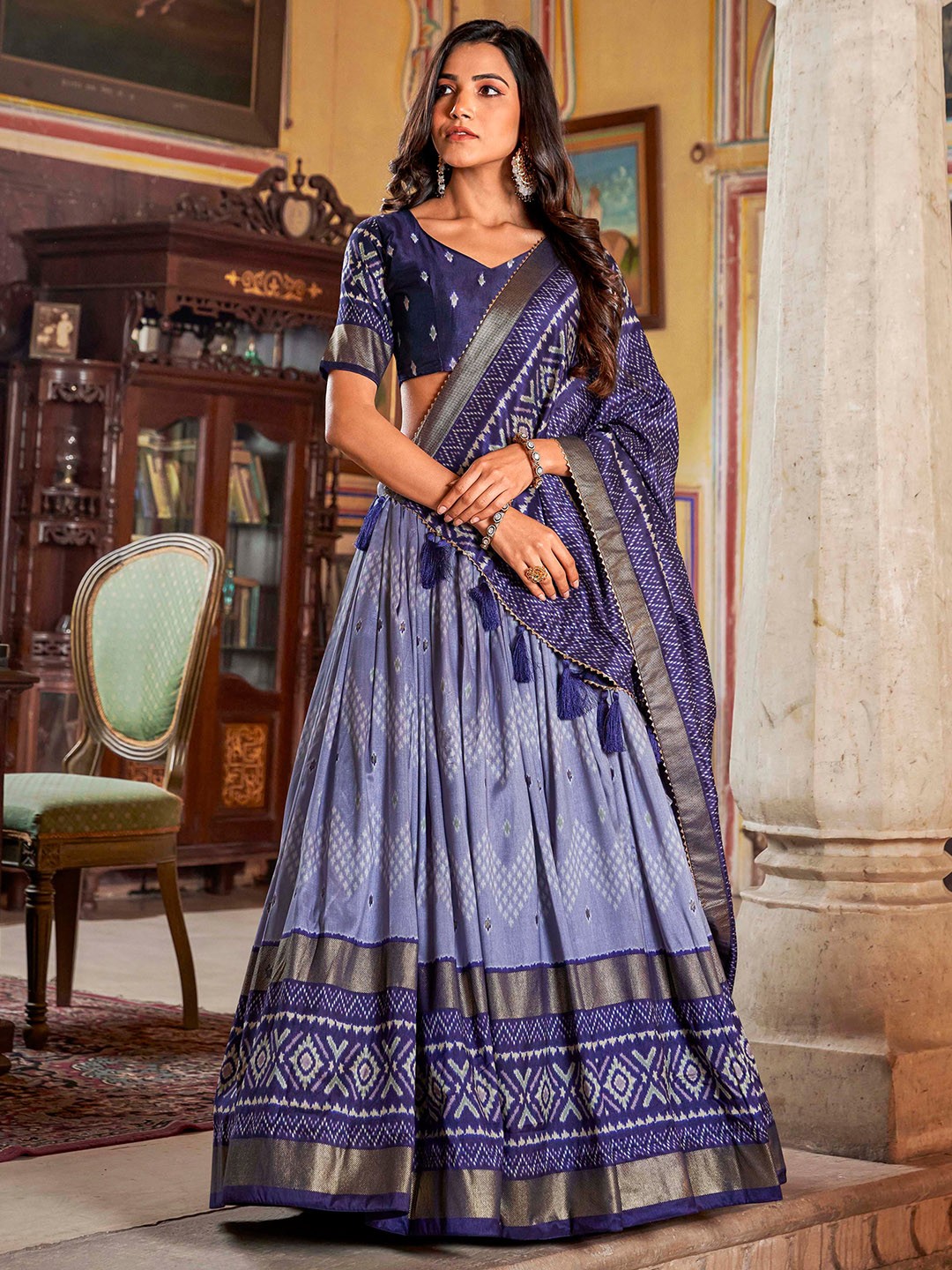

LOOKNBOOK ART Printed Semi-Stitched Lehenga & Unstitched Blouse With Dupatta, Navy blue