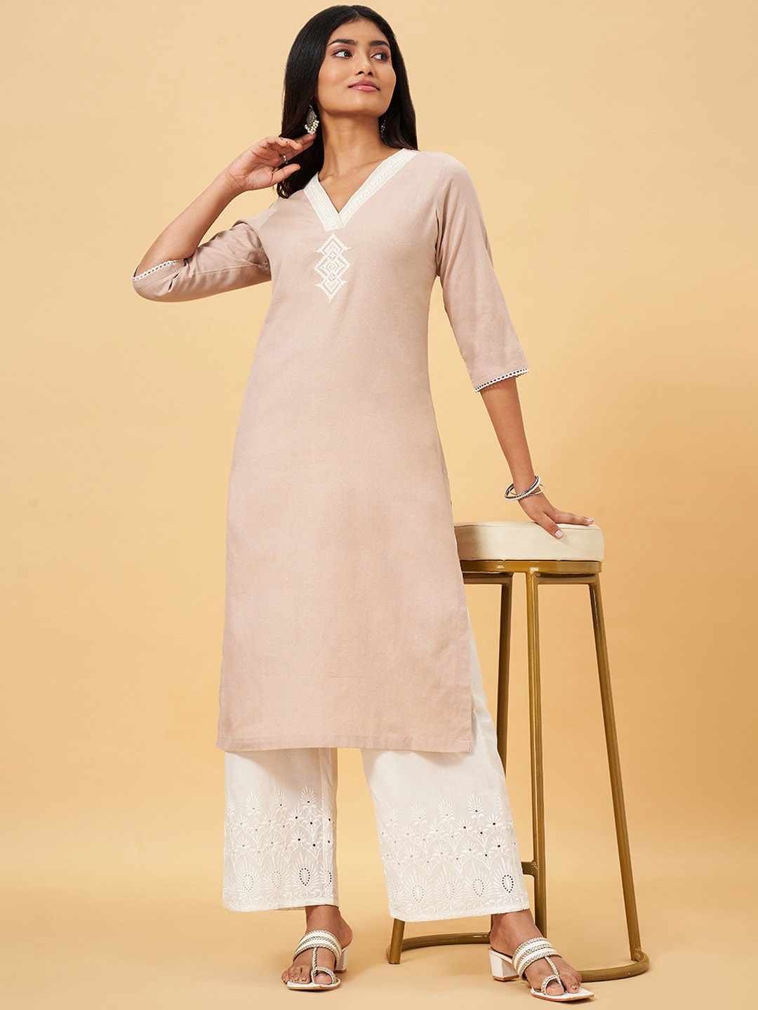 

RANGMANCH BY PANTALOONS Ethnic Motifs Yoke Design Thread Work Straight Kurta, Peach