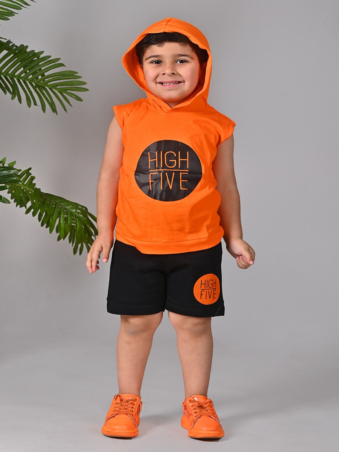 

BAESD Boys Typography Printed Pure Cotton T-shirt With Capris, Orange