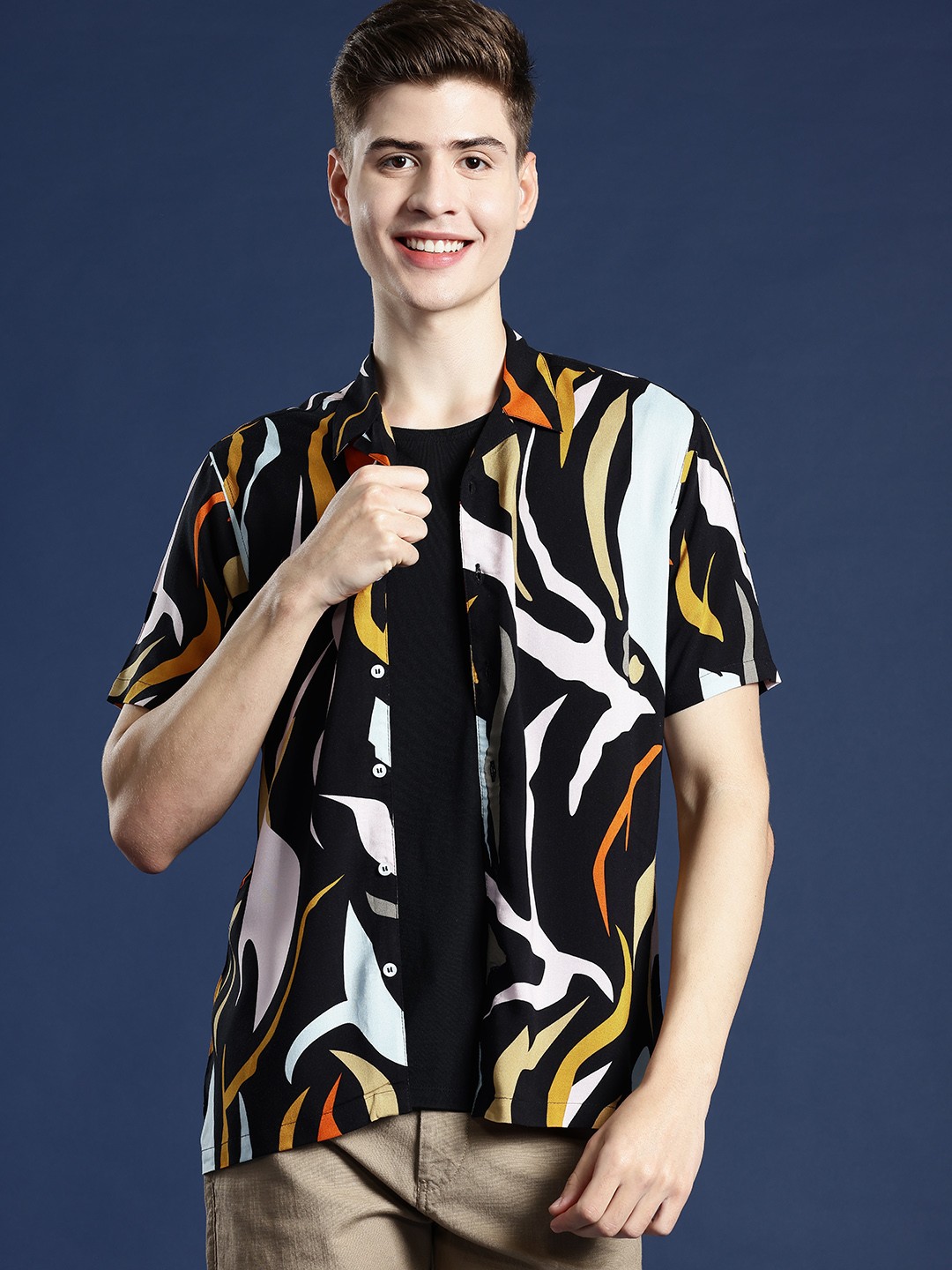

Mast & Harbour Men Printed Cuban Collar Casual Shirt, Black