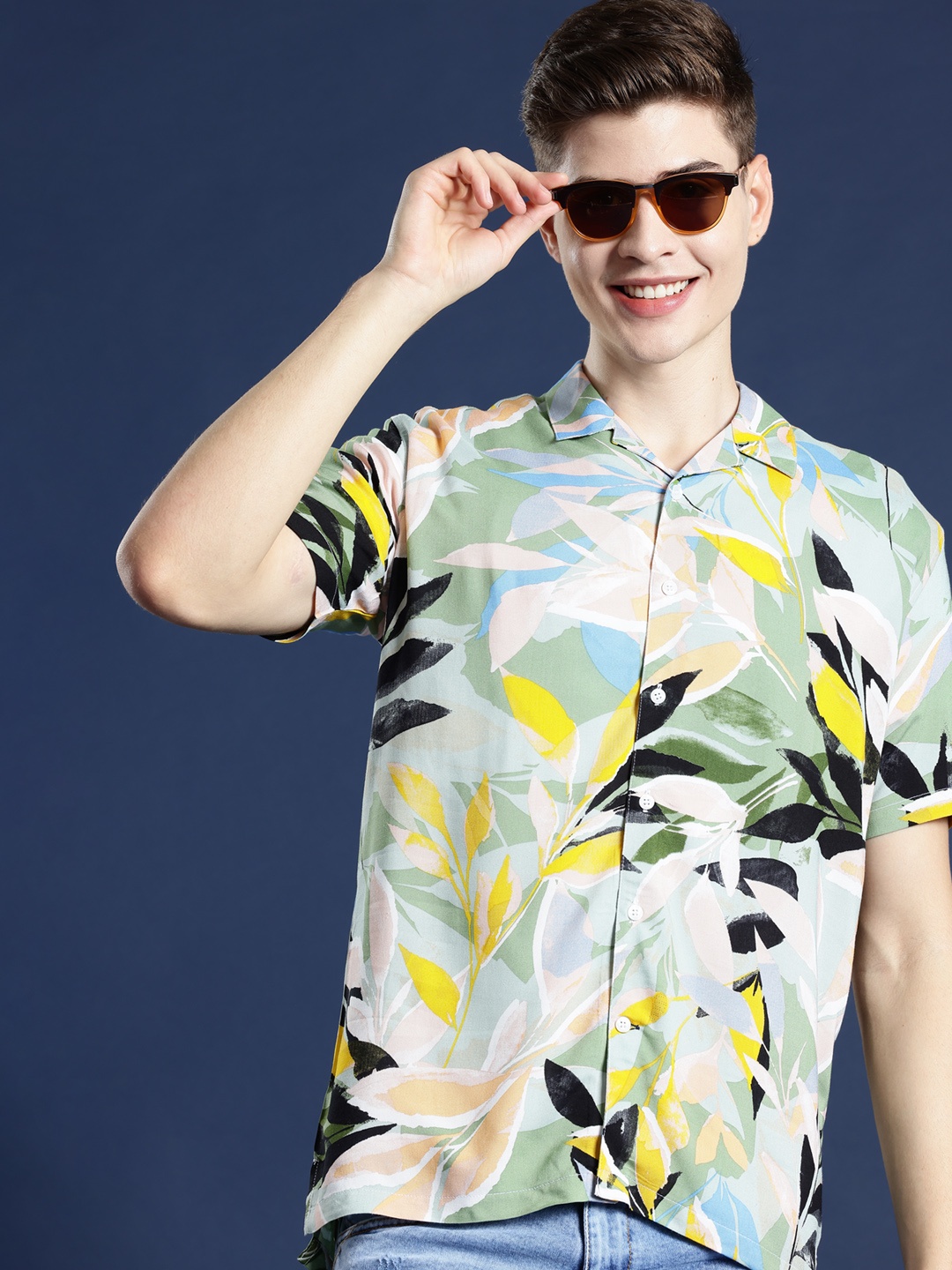 

Mast & Harbour Men Tropical Printed Casual Shirt, Green