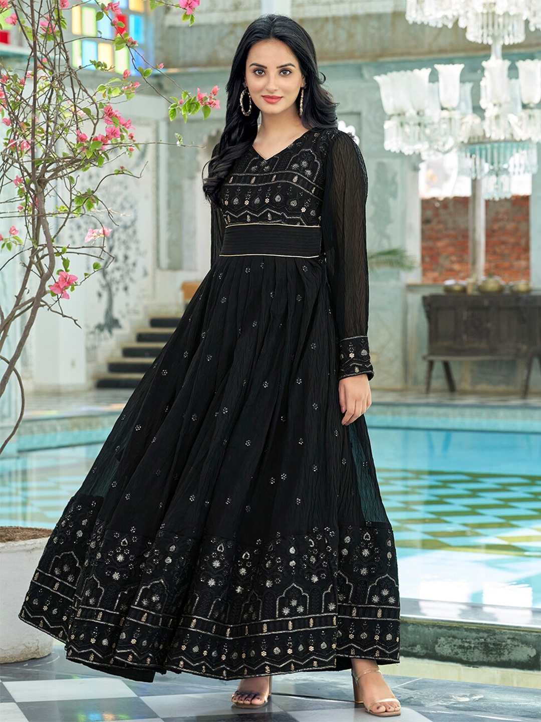 

Vidraa Western Store Ethnic Motifs Embroidered V-Neck Maxi Dress, Black