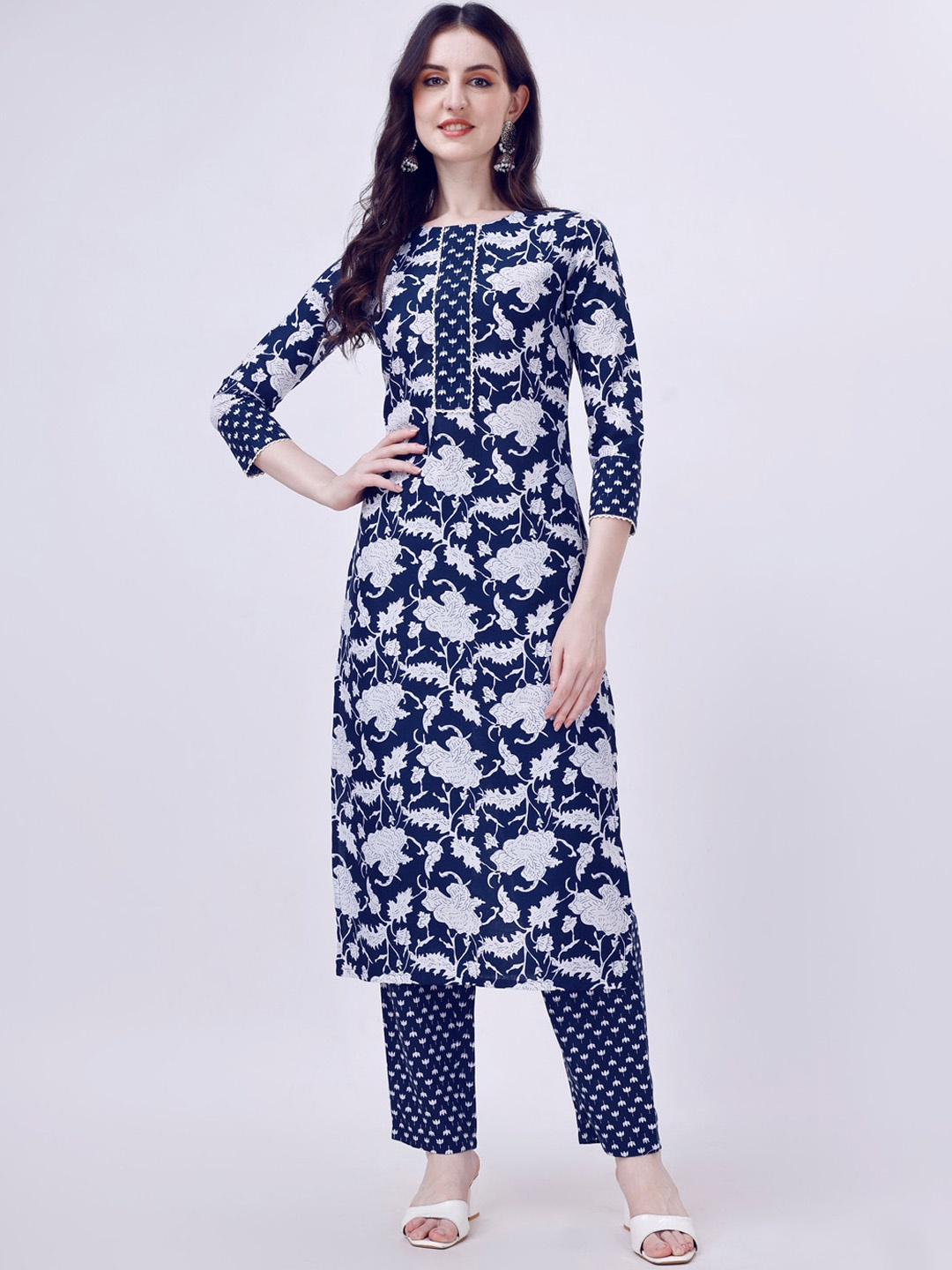 

FAB GALAXY Floral Printed Straight Kurta with Trousers, Navy blue