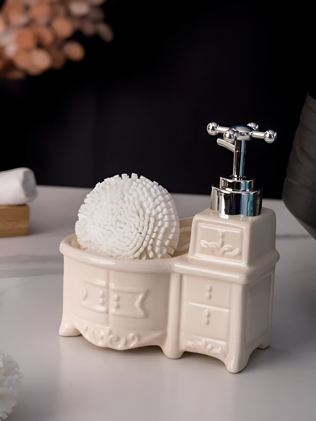 

THEDECORKART Cream-Coloured & Silver-Toned Bath Accessories