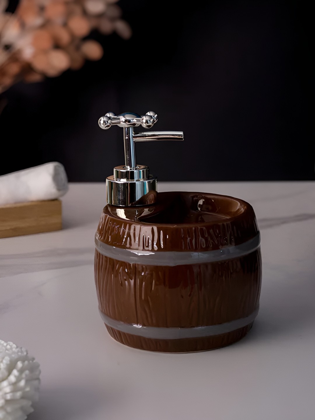 

THEDECORKART Brown & Silver-Toned Bath Accessories