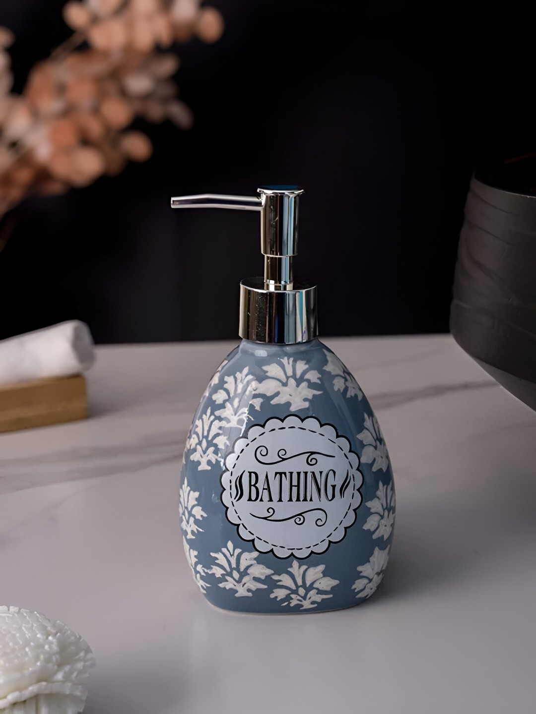 

THEDECORKART Grey & Silver-Toned Printed Bath Accessories