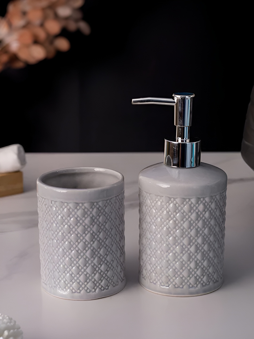 

THEDECORKART 2 piece Grey & Silver-Toned Textured Bath Accessories