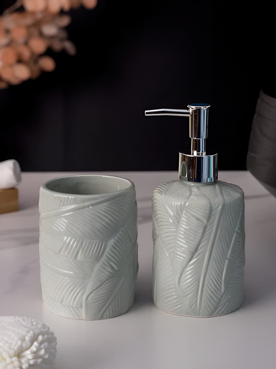 

THEDECORKART 2 piece Green & Silver-Toned Bath Accessories