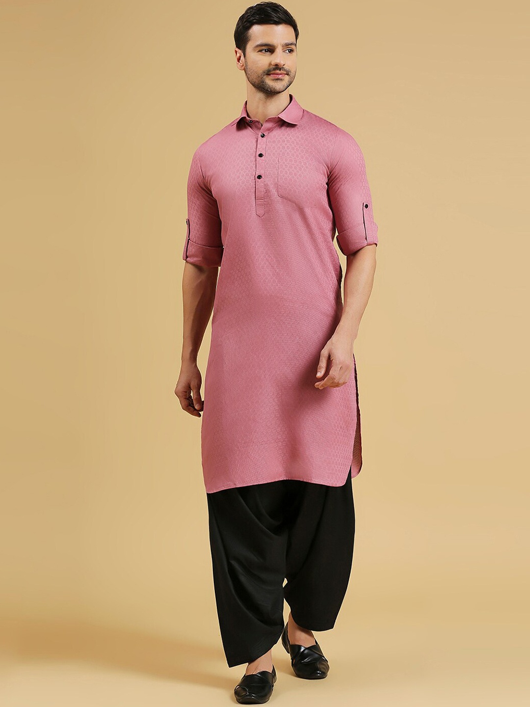 

RAJUBHAI HARGOVINDAS Geometric Woven Design Roll-Up Sleeves Pure Cotton Kurta With Salwar, Pink