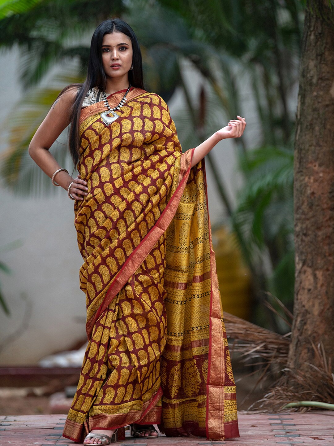

Weaves of Tradition Bagh Zari Silk Cotton Bagh Saree, Maroon
