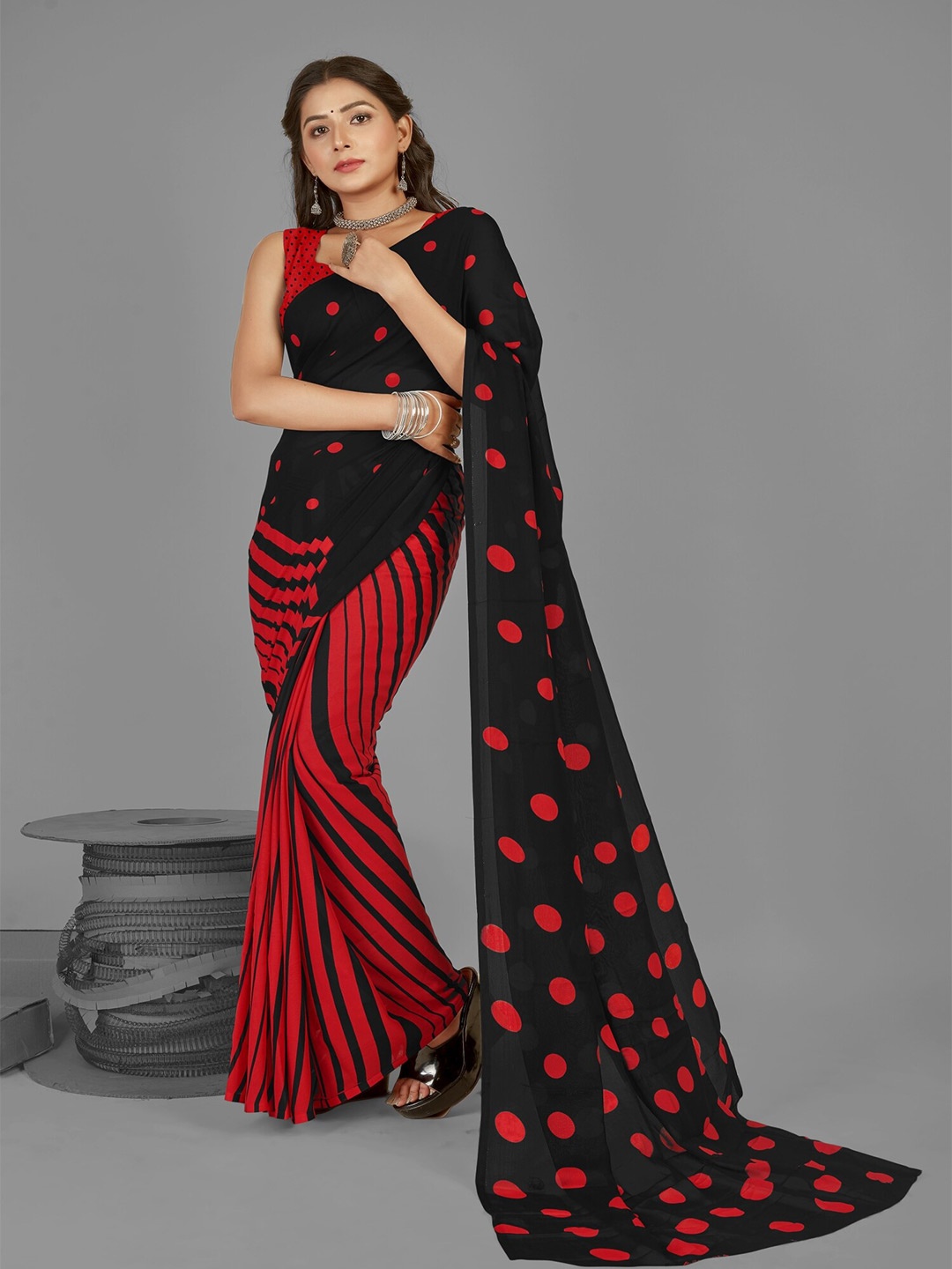 

ANAND SAREES Geometric Printed Saree, Red