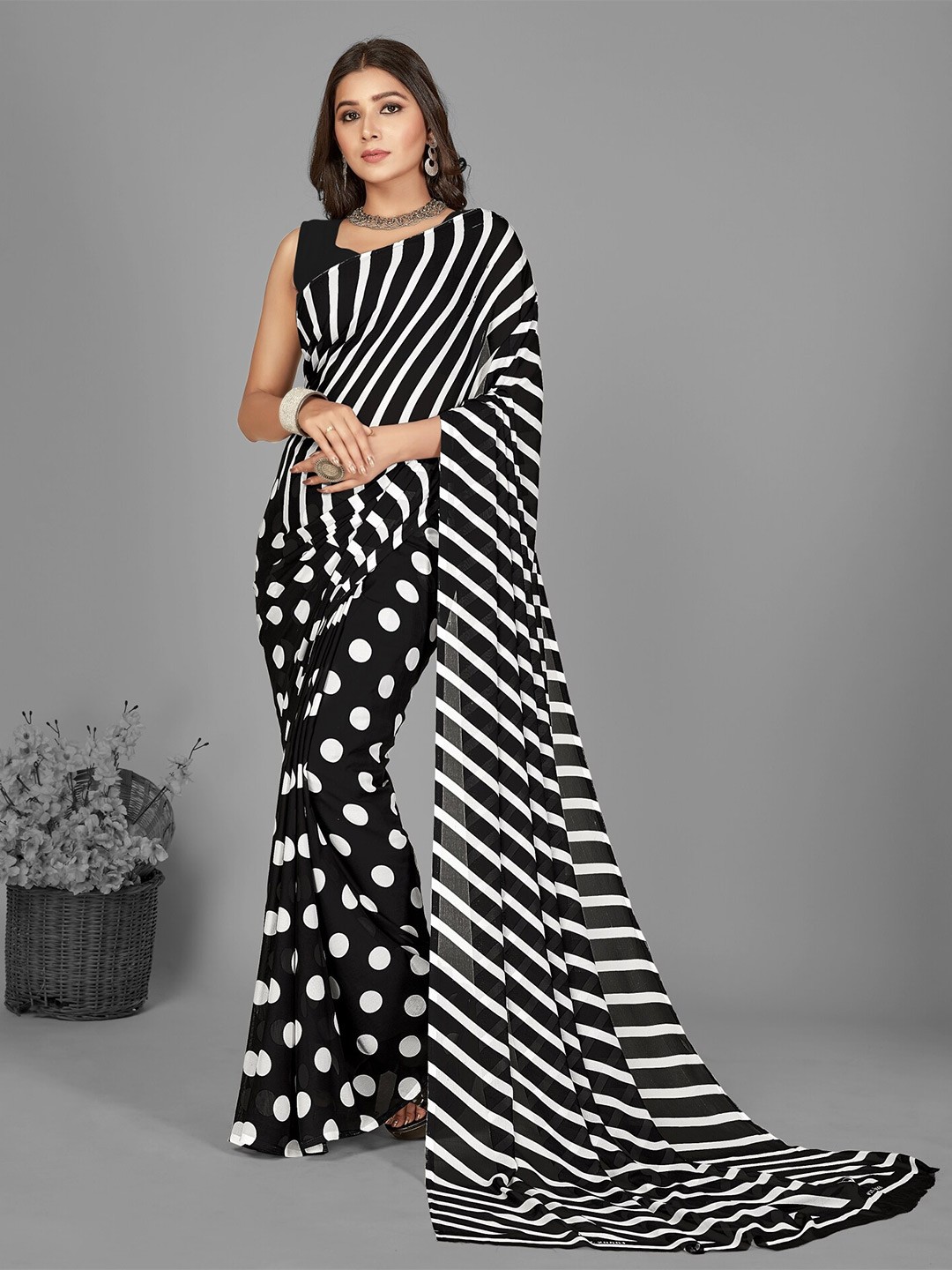 

ANAND SAREES Geometric Printed Saree, Black