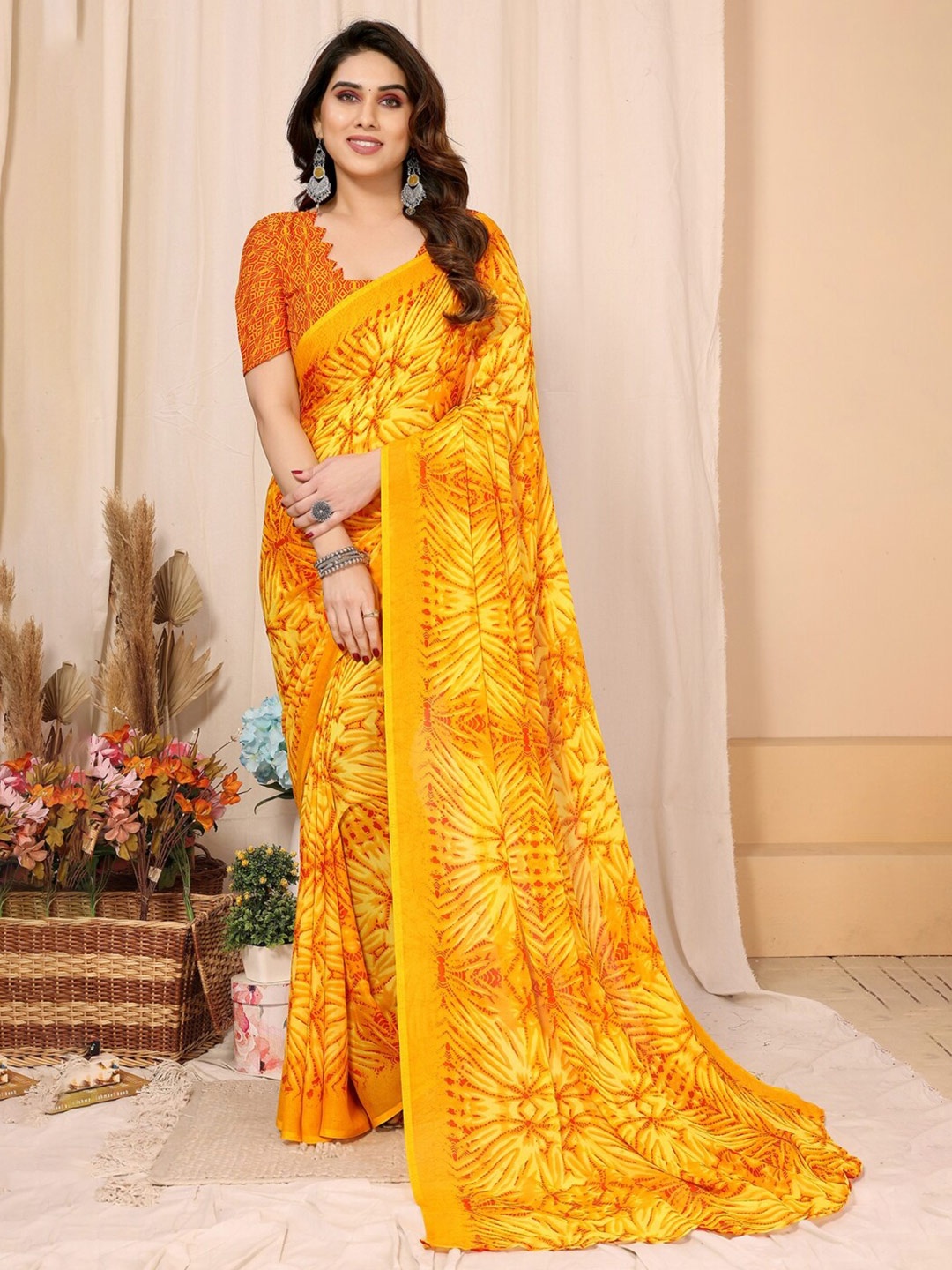 

ANAND SAREES Floral Printed Saree, Yellow