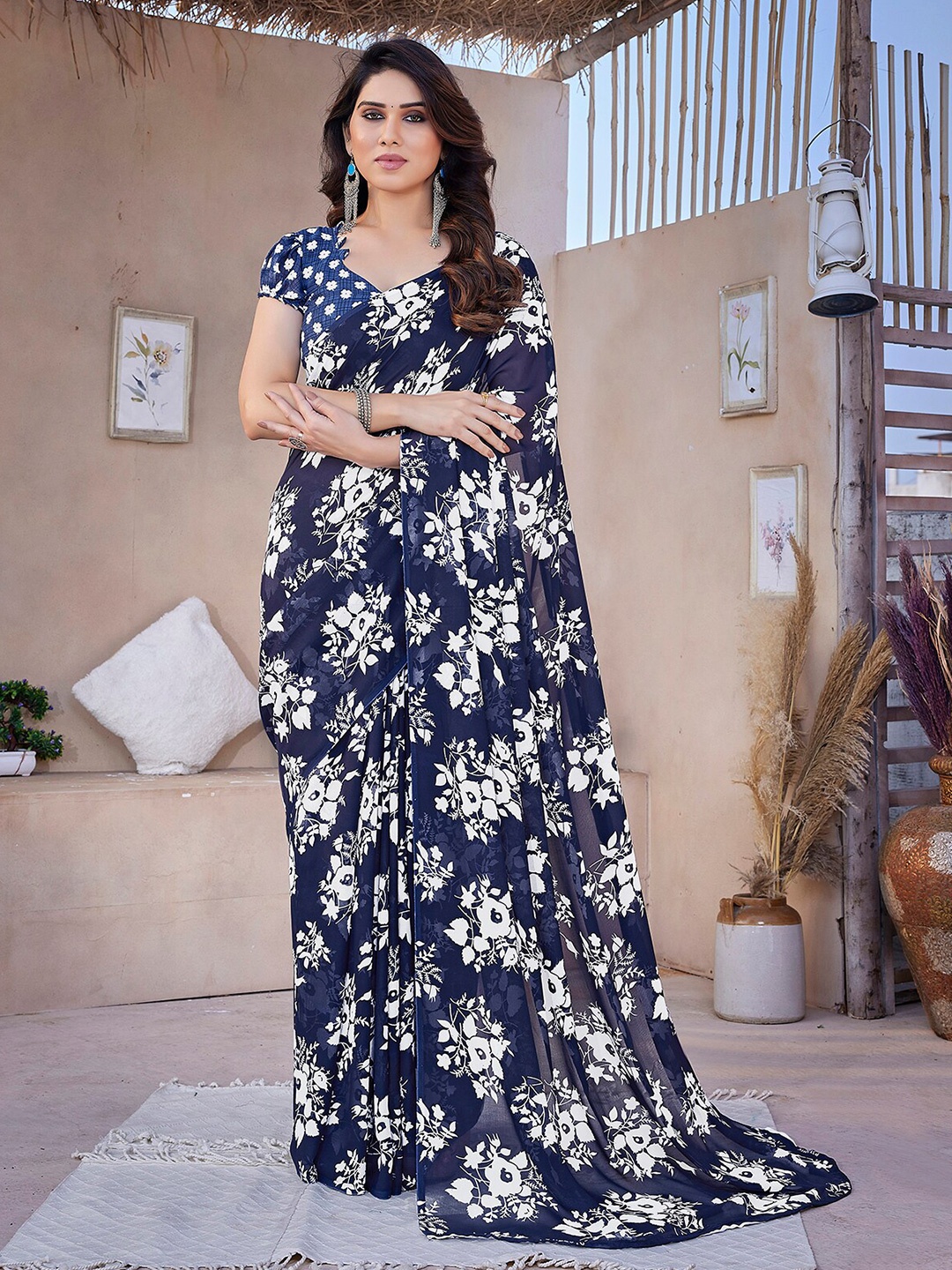 

ANAND SAREES Floral Printed Saree, Navy blue
