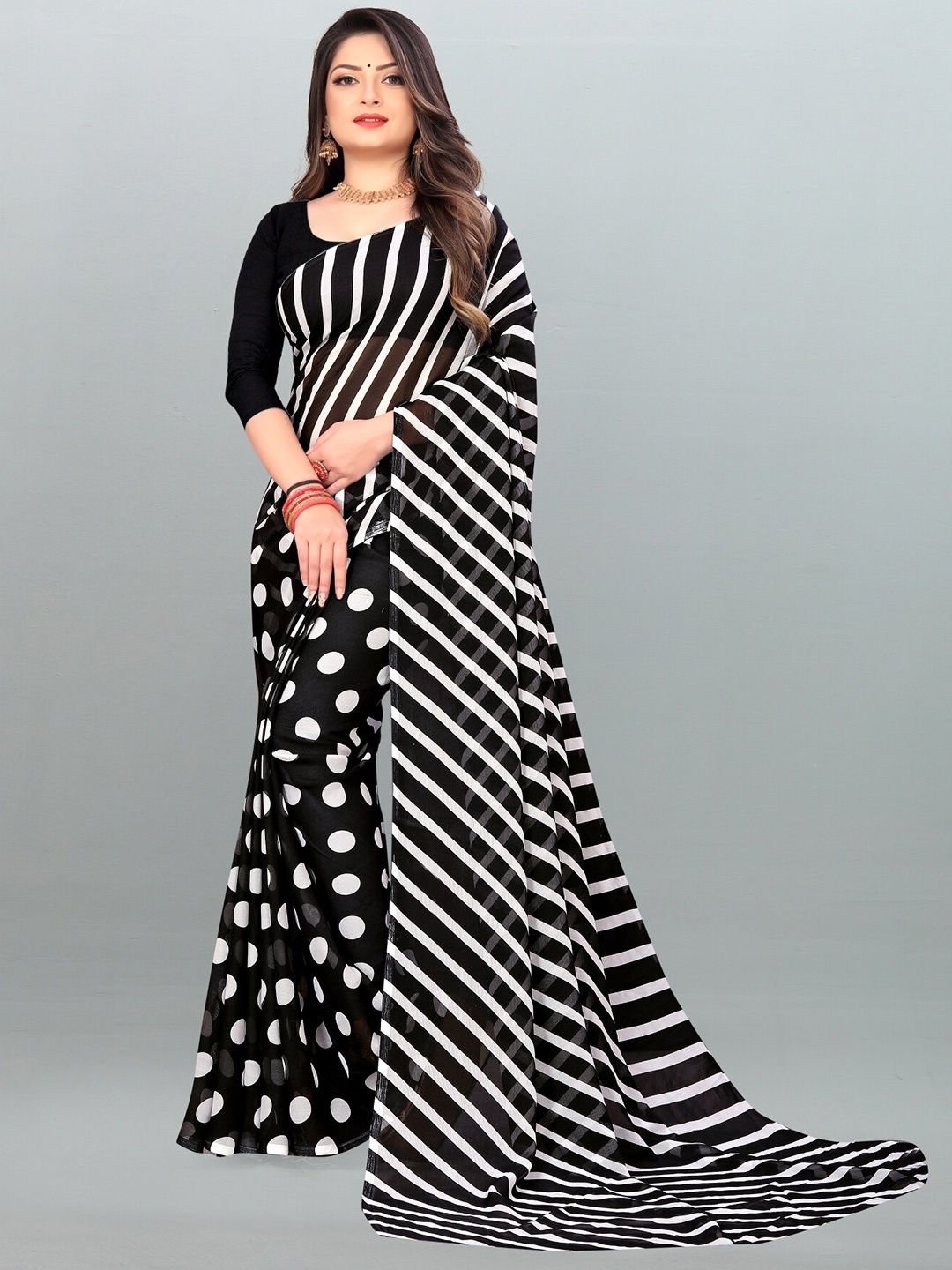 

ANAND SAREES Polka Dot Printed Saree, White