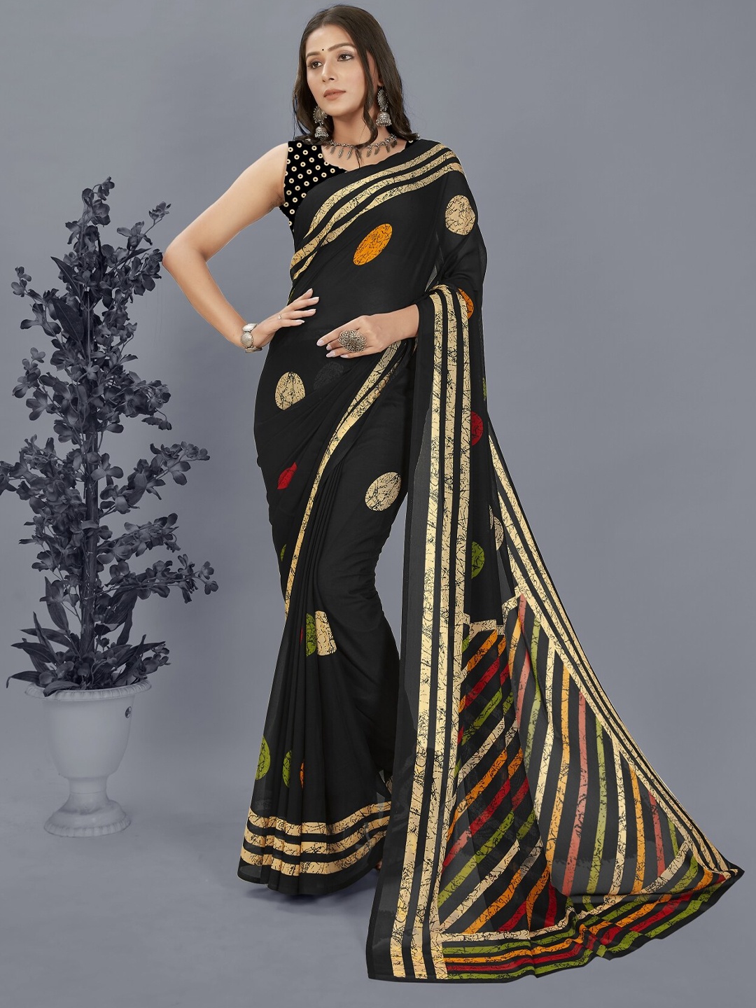 

ANAND SAREES Floral Printed Saree, Black