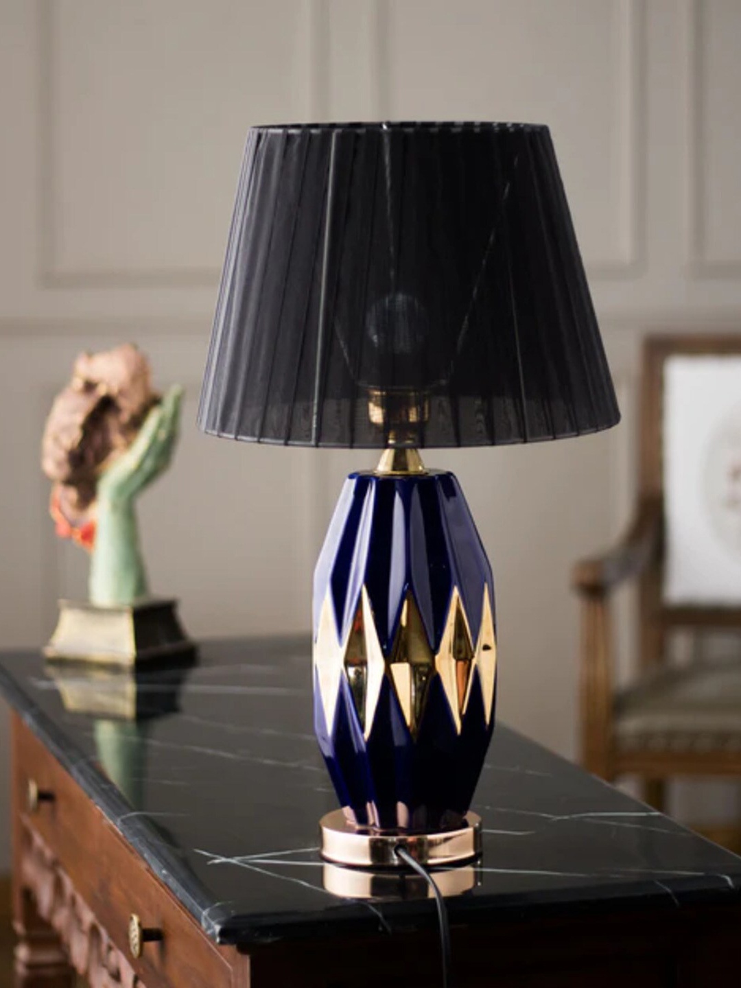 

THEDECORKART Black Gold Toned Textured Frustum Table Lamp