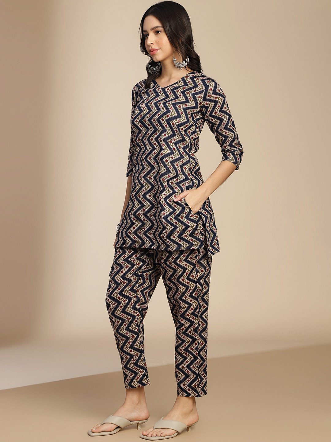

Saanjh Floral Printed V-Neck Tunic & Flared Trouser, Navy blue