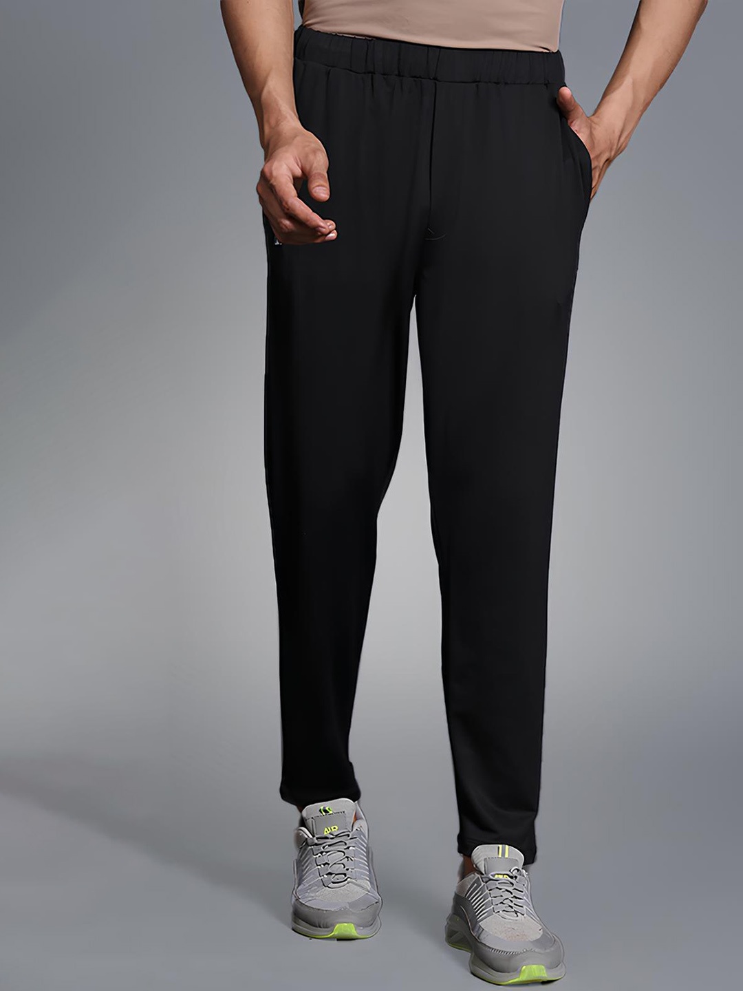 

DIDA Men Dry Fit Comfort-Fit Track Pants, Black