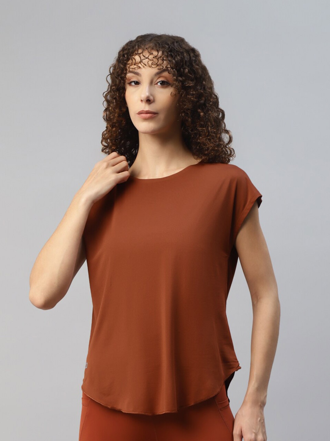 

DIDA Round Neck Extended Sleeves T-shirt, Rust