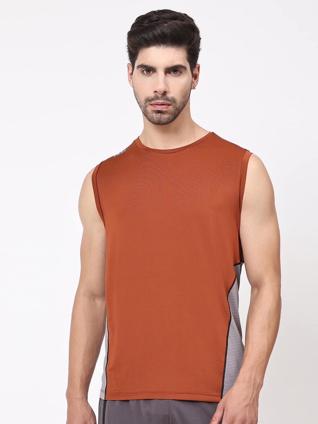 

DIDA Round Neck Sleeveless T-shirt, Rust