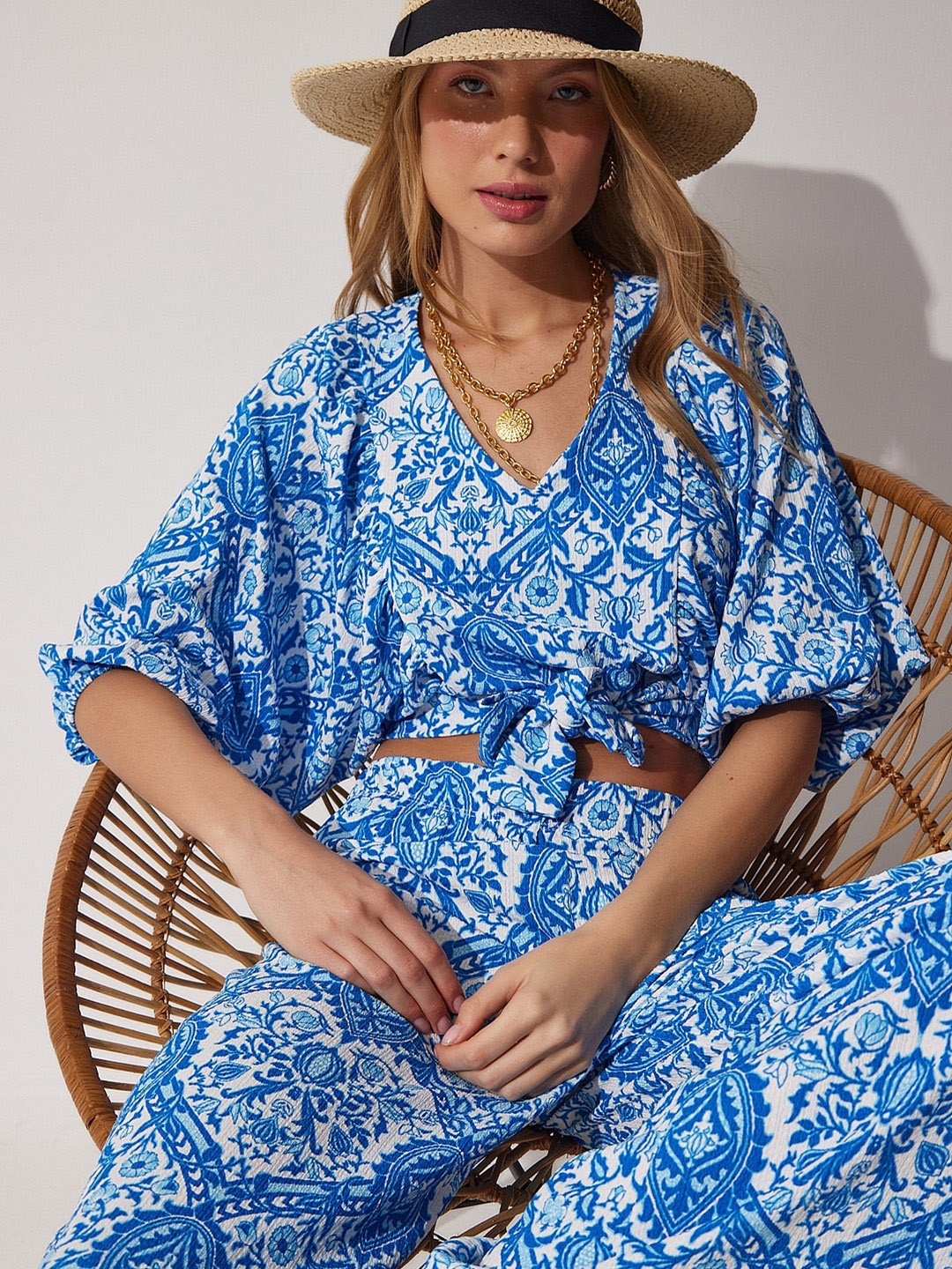 

Happiness istanbul Printed V-Neck Top With Palazzo, Blue