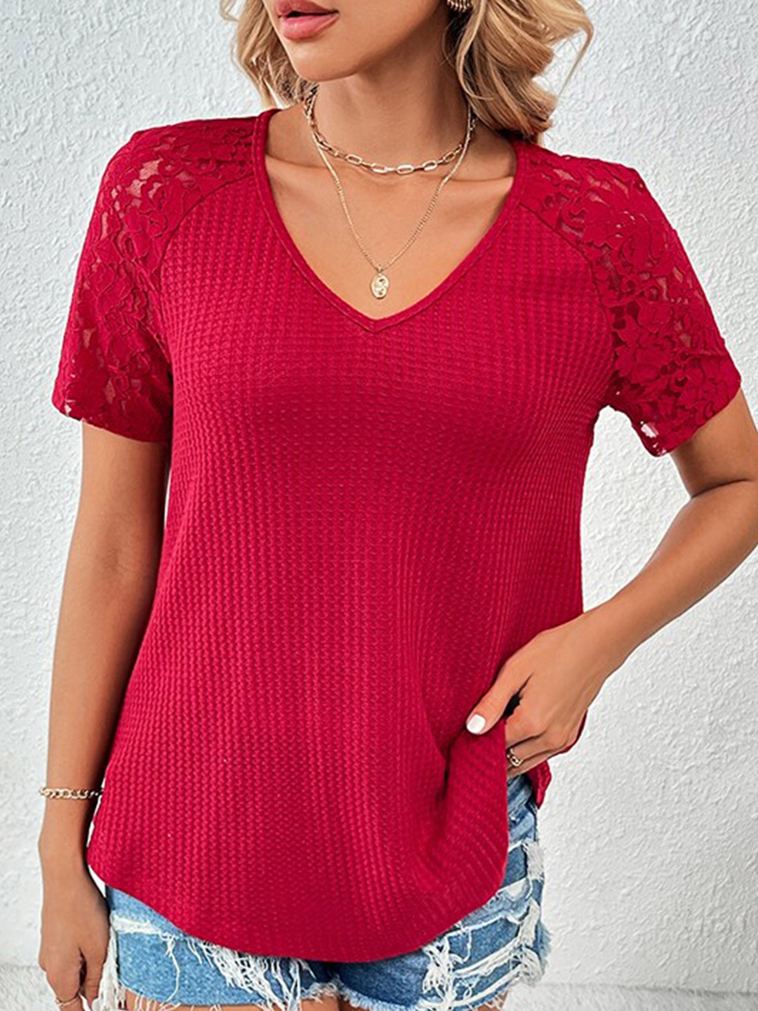 

StyleCast Red V-Neck Applique T-shirt