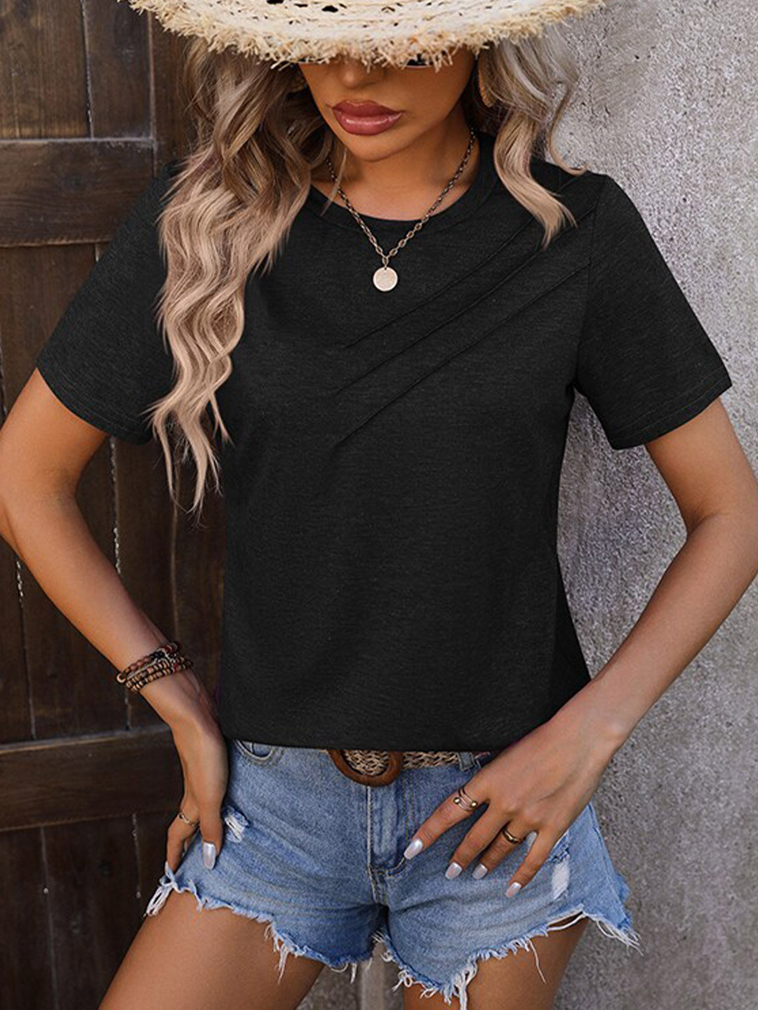 

StyleCast Black Round Neck Relaxed Fit T-shirt