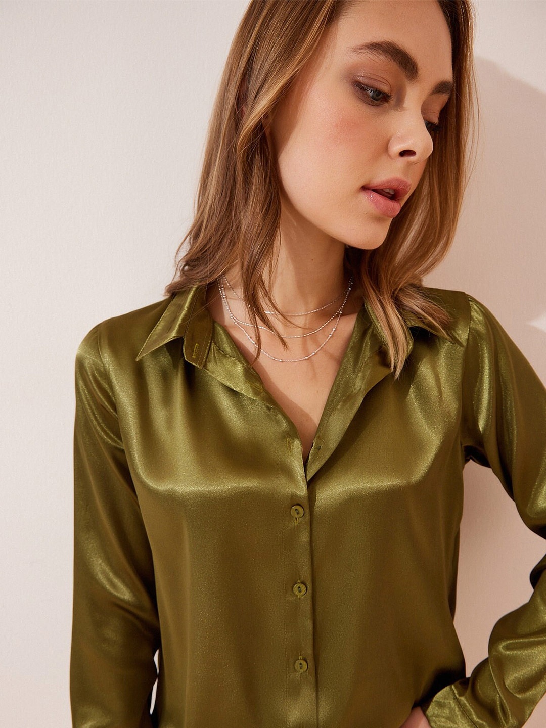 

Happiness istanbul Spread Collar Opaque Casual Shirt, Green