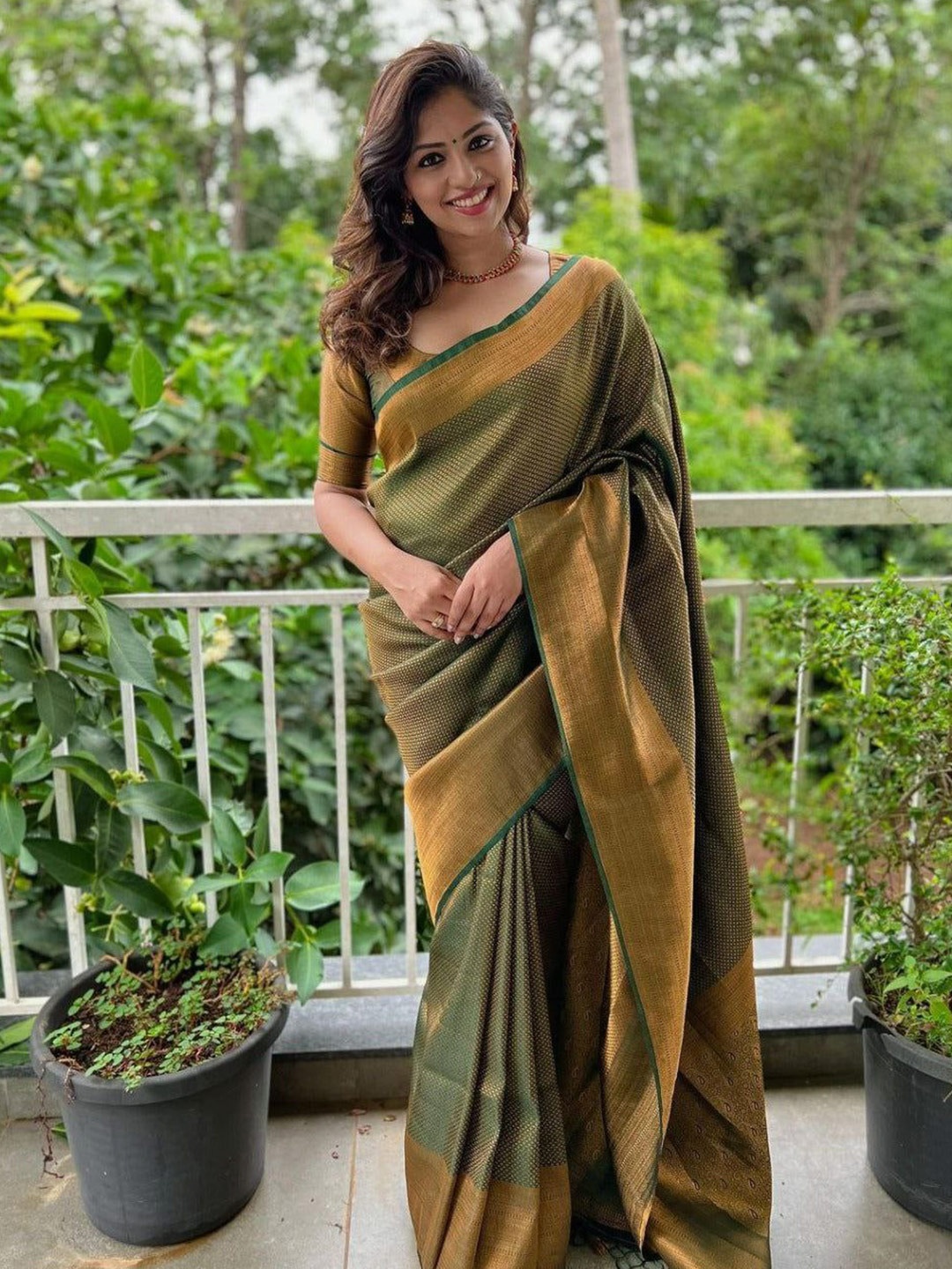

Areca Designer Woven Design Zari Banarasi Saree, Green