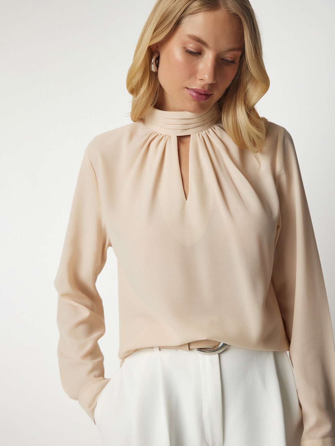 

Happiness istanbul Keyhole Neck Long Sleeves Top, Beige