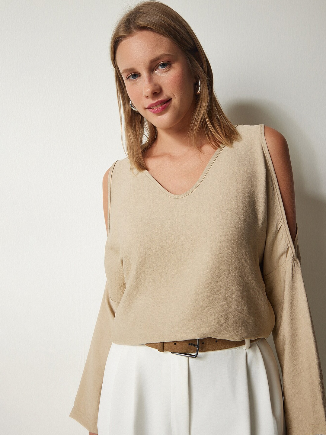 

Happiness istanbul Cold-Shoulder V-Neck Top, Brown