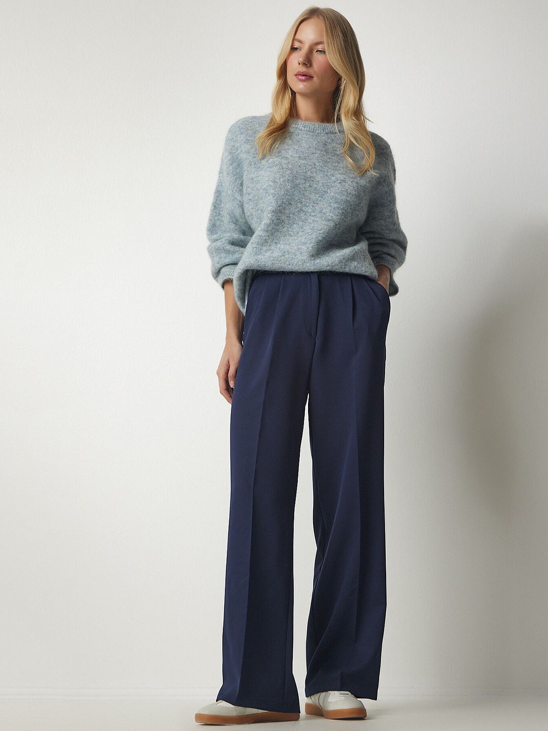 

Happiness istanbul Women Mid-Rise Plain Parallel Trousers, Navy blue