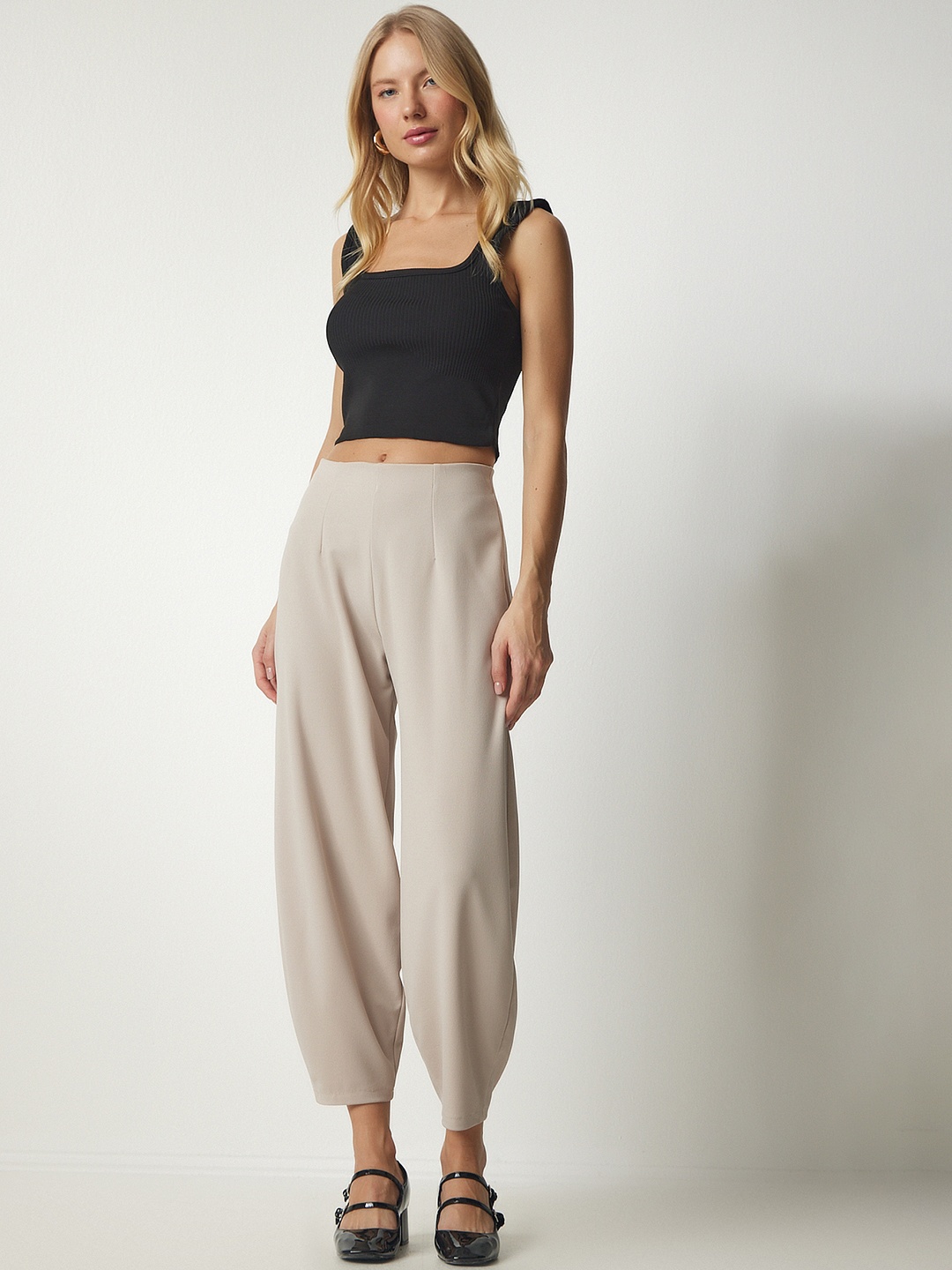 

Happiness istanbul Women High-Rise Cropped Trouser, Beige