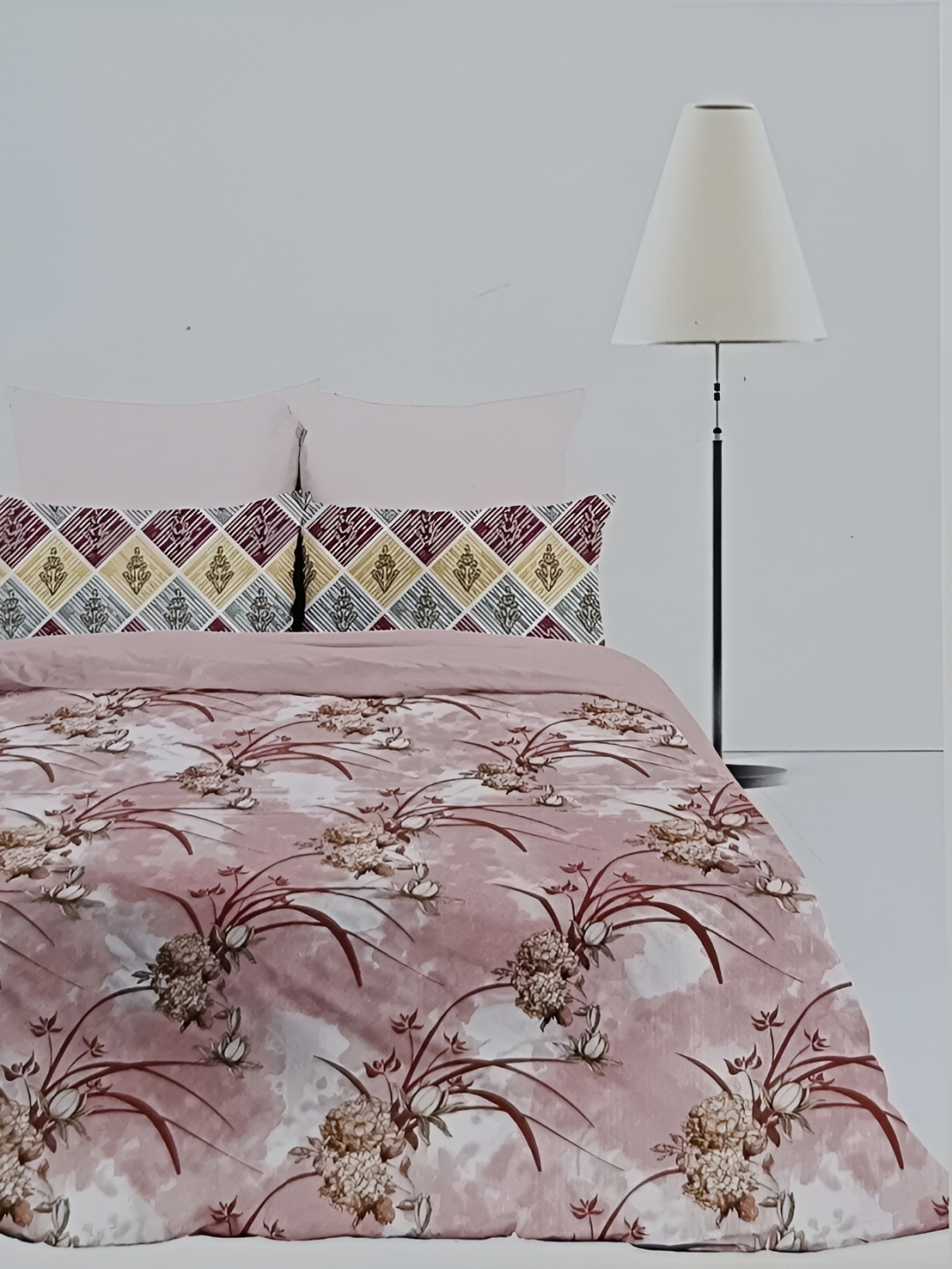

Signature Pink & White Floral 180 TC Queen Bedsheet with 2 Pillow Covers