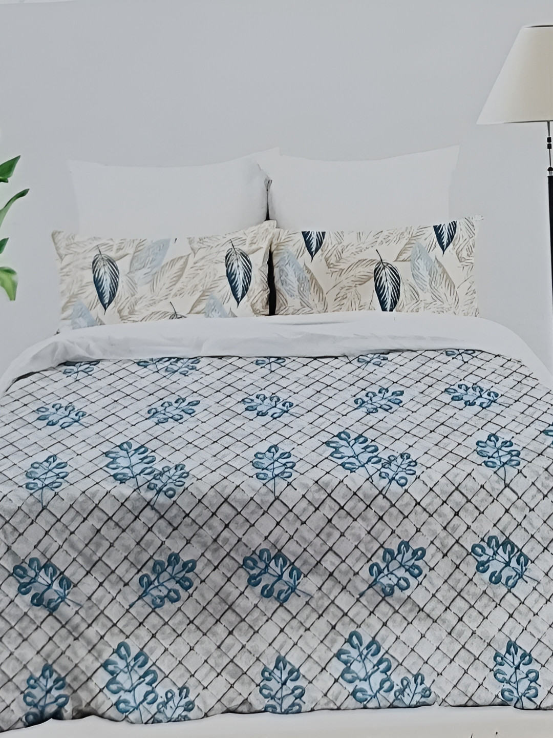 

Signature Blue & Grey Floral 180 TC Queen Bedsheet with 2 Pillow Covers