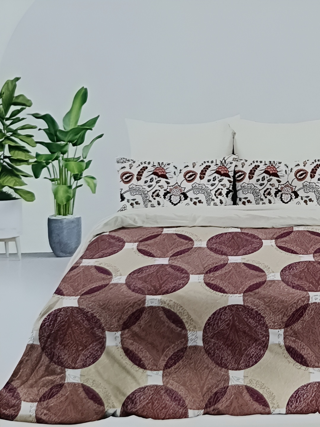 

Signature Brown & Beige Geometric 180 TC Queen Bedsheet with 2 Pillow Covers