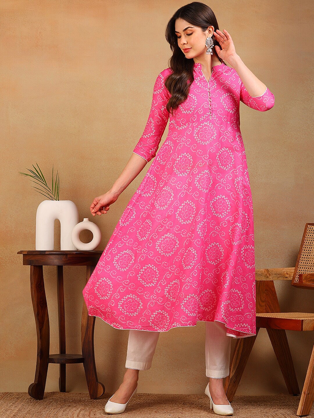 

AHIKA Pink Bandhani Printed Pure Cotton Kurta