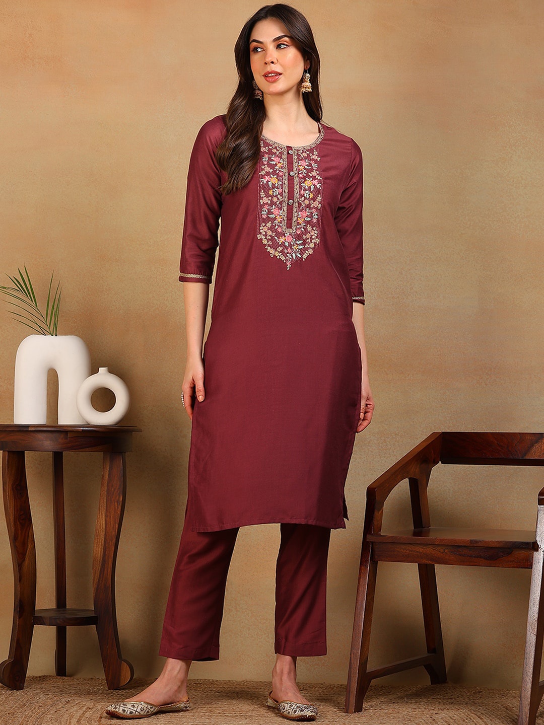 

AHIKA Geometric Yoke Design Thread Work Round Neck A-Line Kurta, Mauve