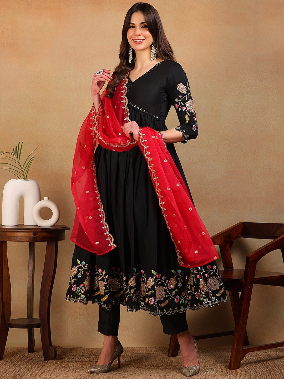 

AHIKA Floral Embroidered Empire Thread Work Kurta With Trousers & Dupatta, Black