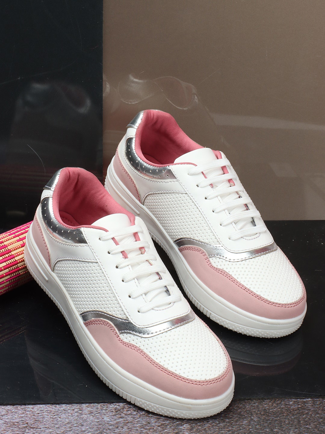 

The Roadster Lifestyle Co. Women White Colourblocked Lace-Up Sneakers