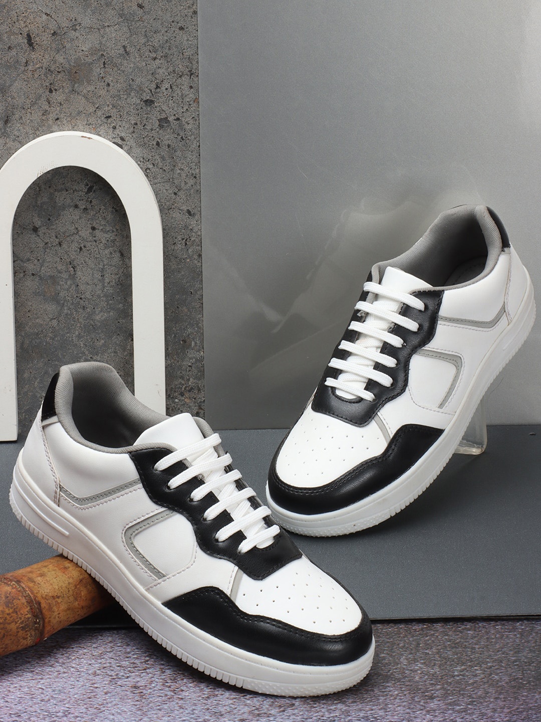 

The Roadster Lifestyle Co. Women White Colourblocked Lace-Up Sneakers