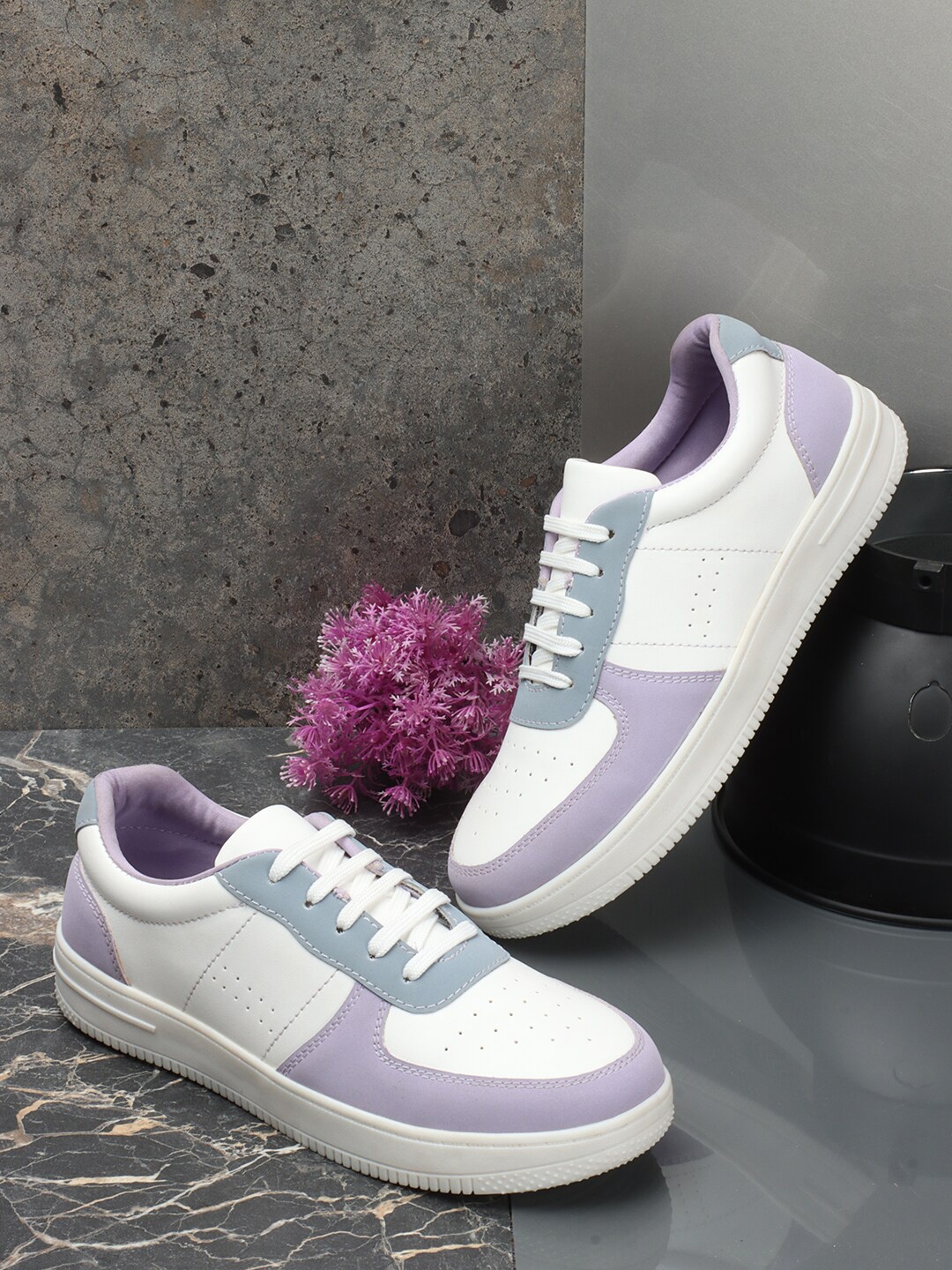 

The Roadster Lifestyle Co. Women White Colourblocked Lace-Up Sneakers