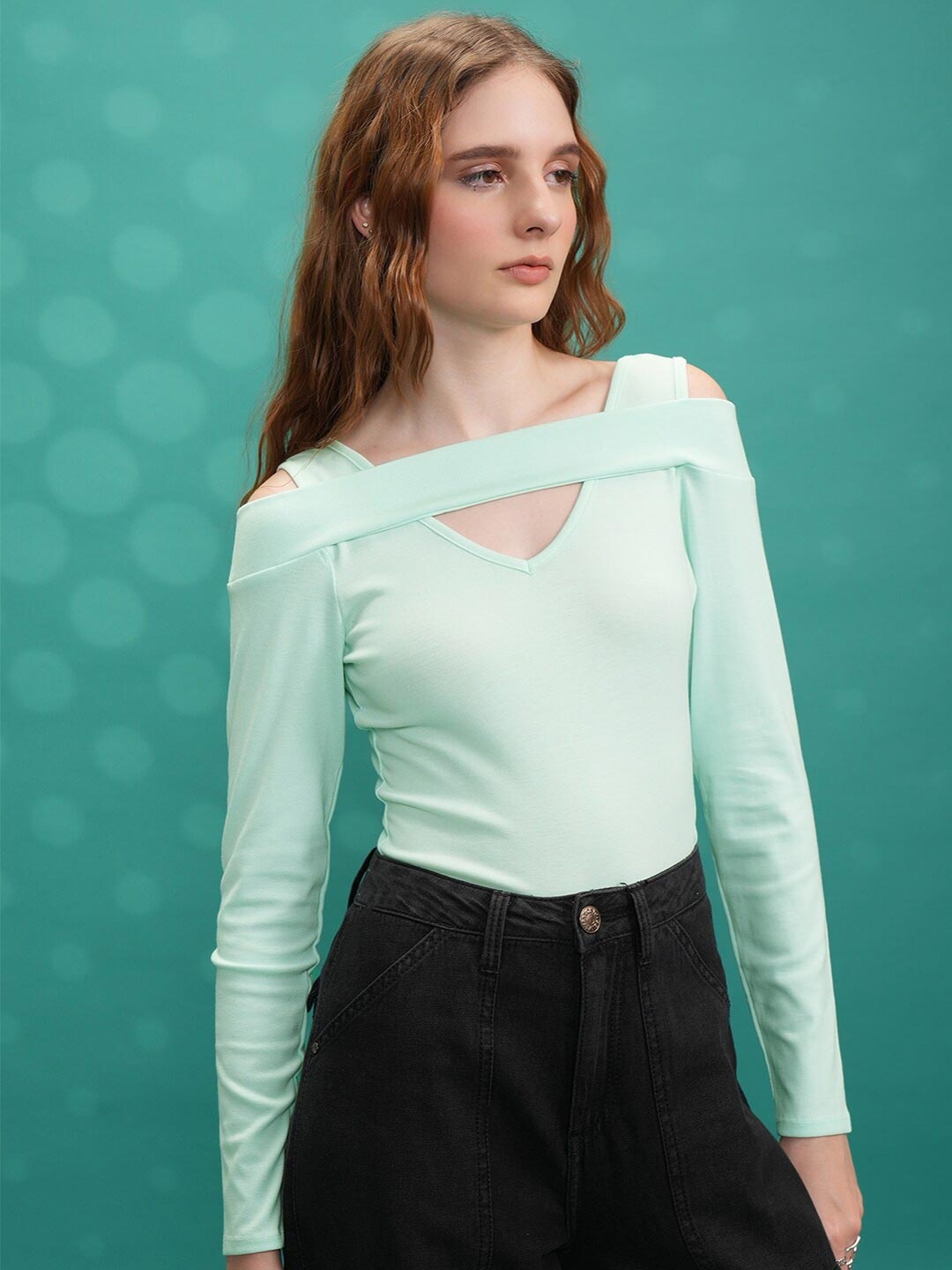 

Tokyo Talkies Cold-Shoulder Sleeves Cut Out Detail Top, Green