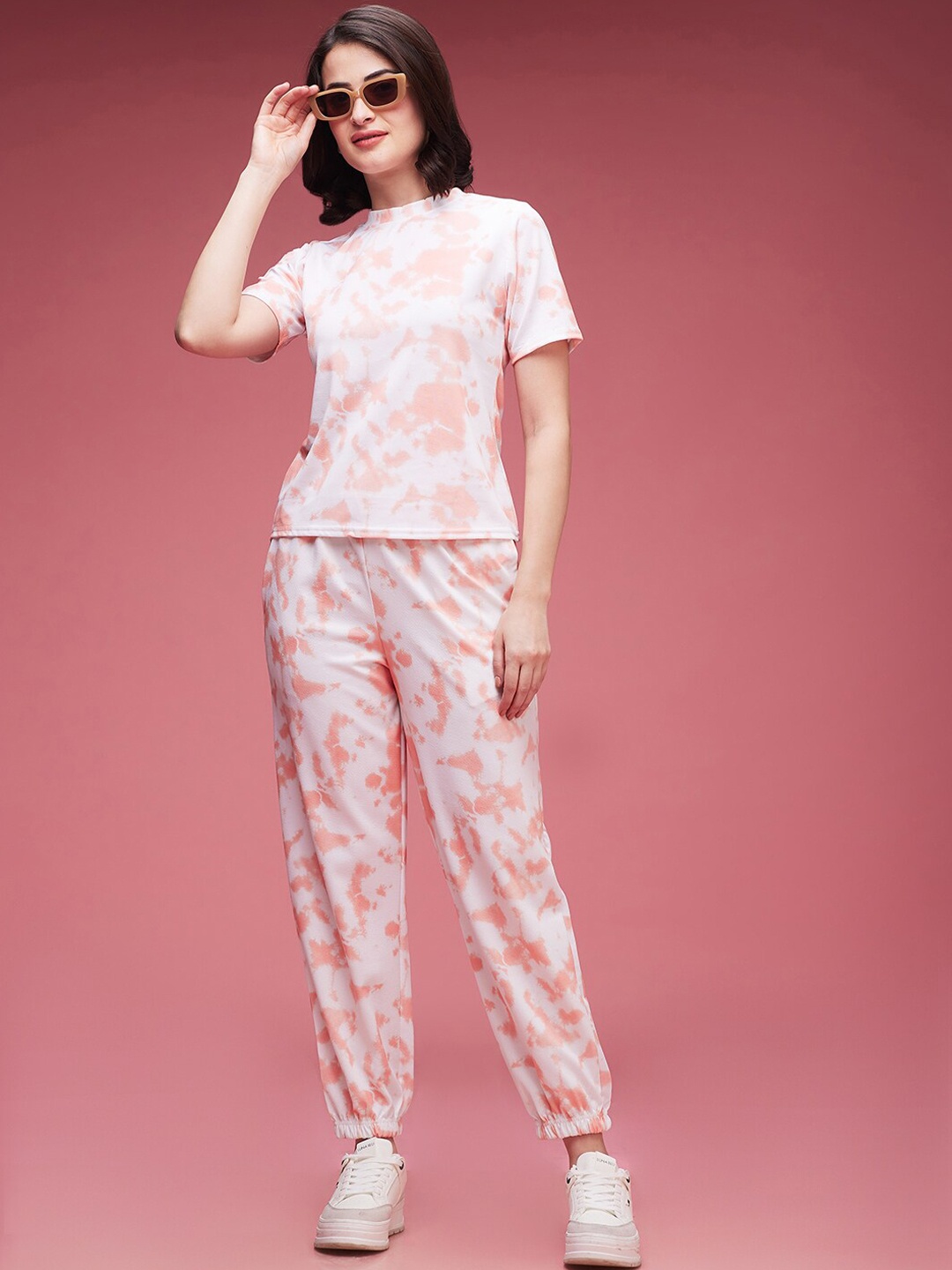 

DressBerry Dyed Round-Neck T-Shirt With Joggers, Peach